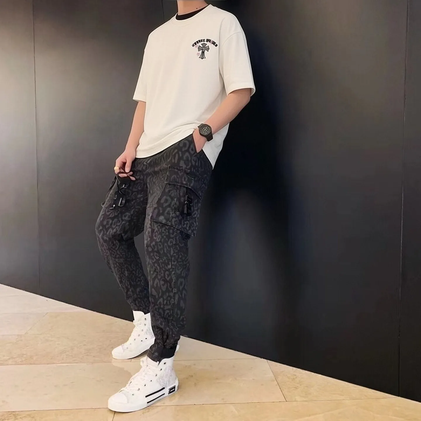 ✔